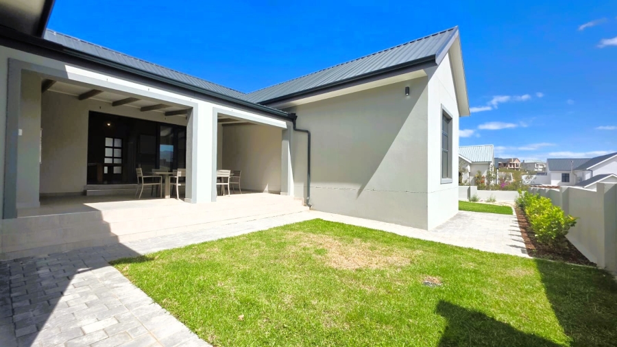 3 Bedroom Property for Sale in Kingswood Golf Estate Western Cape